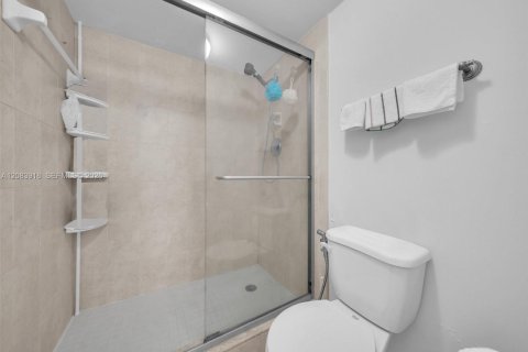 Copropriété à vendre à Miami Beach, Floride: 2 chambres, 102.19 m2 № 2352815 - photo 21