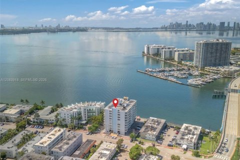 Copropriété à vendre à Miami Beach, Floride: 2 chambres, 102.19 m2 № 2352815 - photo 4
