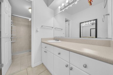 Copropriété à vendre à Miami Beach, Floride: 2 chambres, 102.19 m2 № 2352815 - photo 18