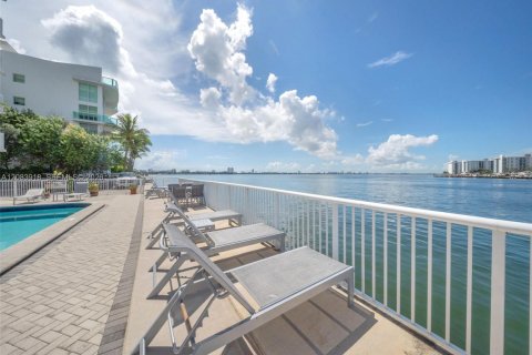 Copropriété à vendre à Miami Beach, Floride: 2 chambres, 102.19 m2 № 2352815 - photo 29