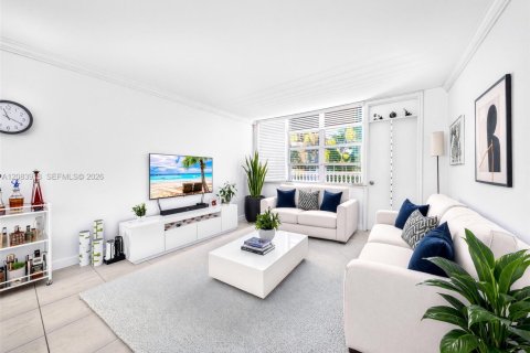 Copropriété à vendre à Miami Beach, Floride: 2 chambres, 102.19 m2 № 2352815 - photo 2