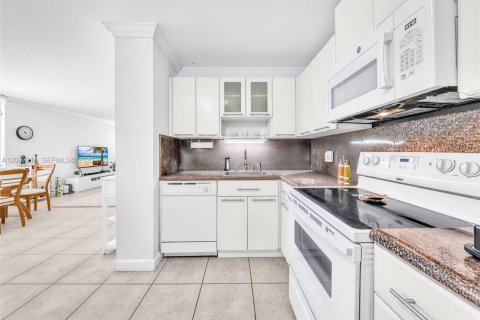 Copropriété à vendre à Miami Beach, Floride: 2 chambres, 102.19 m2 № 2352815 - photo 10
