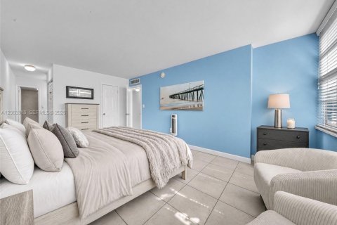 Copropriété à vendre à Miami Beach, Floride: 2 chambres, 102.19 m2 № 2352815 - photo 16