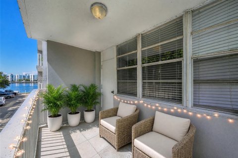 Copropriété à vendre à Miami Beach, Floride: 2 chambres, 102.19 m2 № 2352815 - photo 23