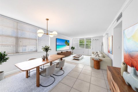 Copropriété à vendre à Miami Beach, Floride: 2 chambres, 102.19 m2 № 2352815 - photo 3