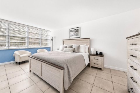 Copropriété à vendre à Miami Beach, Floride: 2 chambres, 102.19 m2 № 2352815 - photo 15