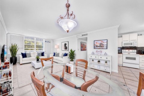 Copropriété à vendre à Miami Beach, Floride: 2 chambres, 102.19 m2 № 2352815 - photo 9