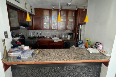 Condo in Davie, Florida, 2 bedrooms  № 1861227 - photo 11