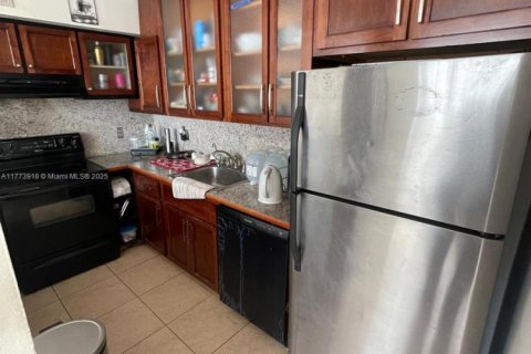 Condo in Davie, Florida, 2 bedrooms  № 1861227 - photo 12