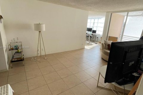 Condo in Davie, Florida, 2 bedrooms  № 1861227 - photo 1