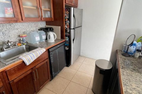Condo in Davie, Florida, 2 bedrooms  № 1861227 - photo 13