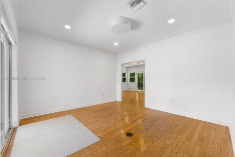 House in Coral Gables, Florida 4 bedrooms, 312.62 sq.m. № 2031437 - photo 30