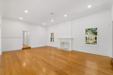 House in Coral Gables, Florida 4 bedrooms, 312.62 sq.m. № 2031437 - photo 8