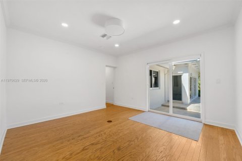 House in Coral Gables, Florida 4 bedrooms, 312.62 sq.m. № 2031437 - photo 29