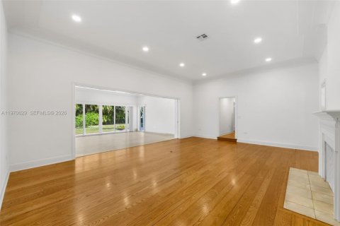 House in Coral Gables, Florida 4 bedrooms, 312.62 sq.m. № 2031437 - photo 9