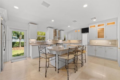 House in Coral Gables, Florida 4 bedrooms, 312.62 sq.m. № 2031437 - photo 17