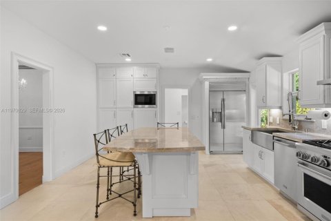 House in Coral Gables, Florida 4 bedrooms, 312.62 sq.m. № 2031437 - photo 19