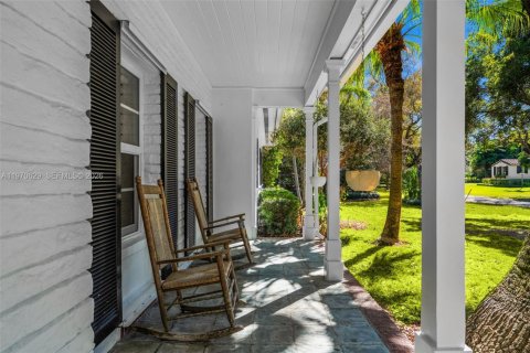 House in Coral Gables, Florida 4 bedrooms, 312.62 sq.m. № 2031437 - photo 4
