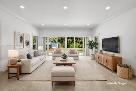 House in Coral Gables, Florida 4 bedrooms, 312.62 sq.m. № 2031437 - photo 11