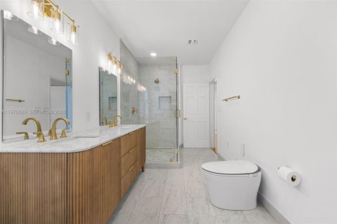 House in Coral Gables, Florida 4 bedrooms, 312.62 sq.m. № 2031437 - photo 28