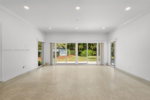 House in Coral Gables, Florida 4 bedrooms, 312.62 sq.m. № 2031437 - photo 12