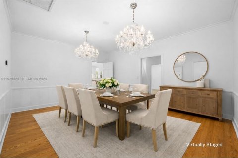 House in Coral Gables, Florida 4 bedrooms, 312.62 sq.m. № 2031437 - photo 15