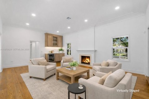 House in Coral Gables, Florida 4 bedrooms, 312.62 sq.m. № 2031437 - photo 7