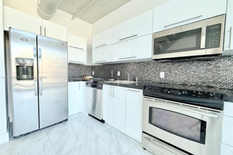 Condo in Miami, Florida, 1 bedroom  № 1953654 - photo 13