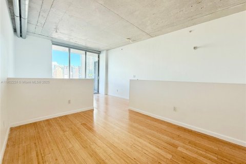 Condo in Miami, Florida, 1 bedroom  № 1953654 - photo 21