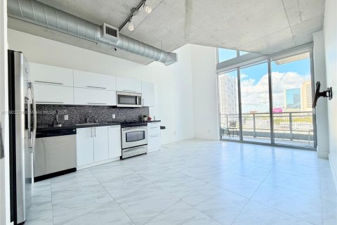 Condo in Miami, Florida, 1 bedroom  № 1953654 - photo 6