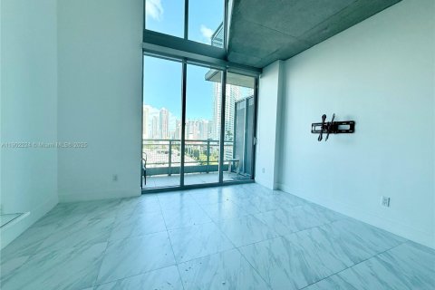 Condo in Miami, Florida, 1 bedroom  № 1953654 - photo 12