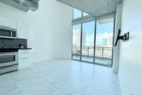 Condo in Miami, Florida, 1 bedroom  № 1953654 - photo 11
