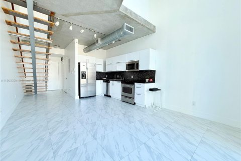 Condo in Miami, Florida, 1 bedroom  № 1953654 - photo 9