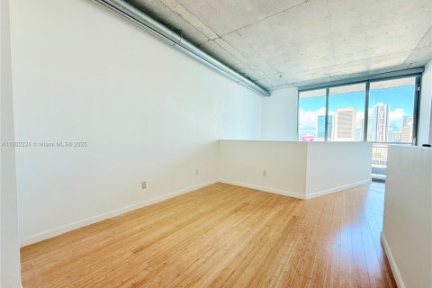 Condo in Miami, Florida, 1 bedroom  № 1953654 - photo 23