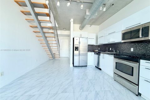 Condo in Miami, Florida, 1 bedroom  № 1953654 - photo 10