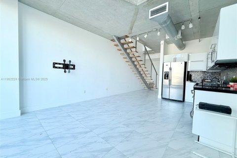 Condo in Miami, Florida, 1 bedroom  № 1953654 - photo 8