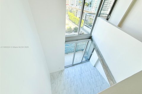 Condo in Miami, Florida, 1 bedroom  № 1953654 - photo 30