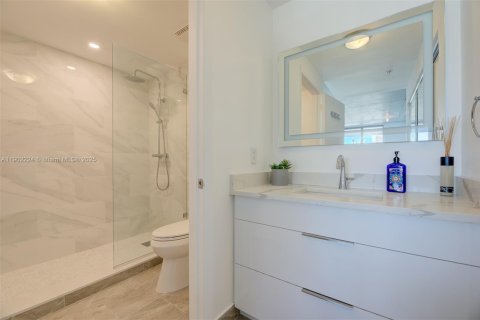 Condo in Miami, Florida, 1 bedroom  № 1953654 - photo 27