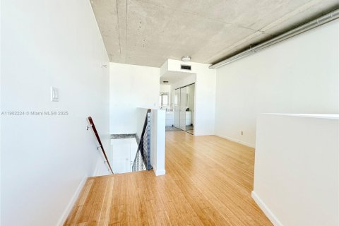 Condo in Miami, Florida, 1 bedroom  № 1953654 - photo 18