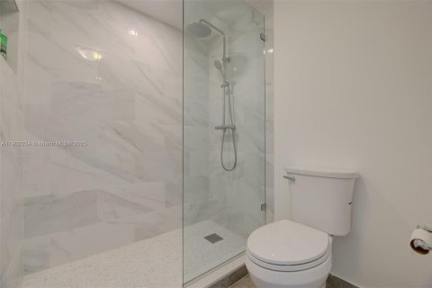 Condo in Miami, Florida, 1 bedroom  № 1953654 - photo 28