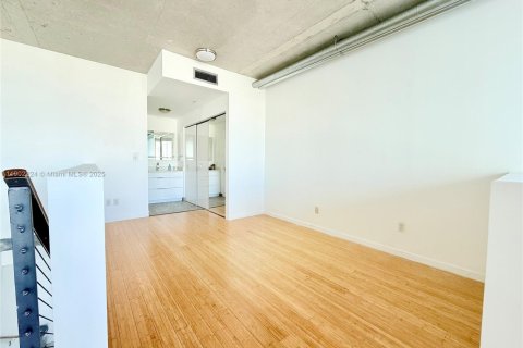 Condo in Miami, Florida, 1 bedroom  № 1953654 - photo 19