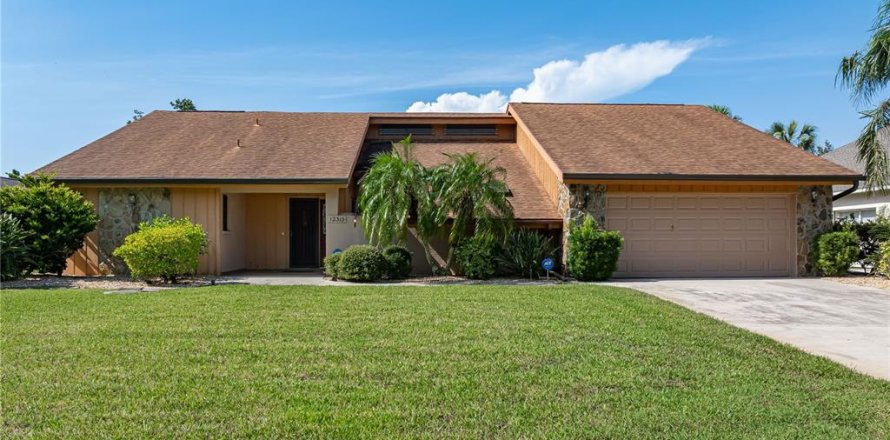 Casa en Lake Suzy, Florida 3 dormitorios, 243.78 m2 № 1846858