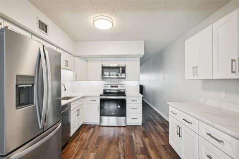 Condo in Clearwater, Florida, 2 bedrooms  № 1855525 - photo 6