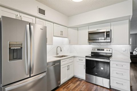 Condo in Clearwater, Florida, 2 bedrooms  № 1855525 - photo 8
