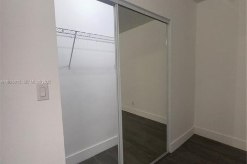 Villa ou maison à louer à Miami, Floride: 1 chambre № 1987868 - photo 9