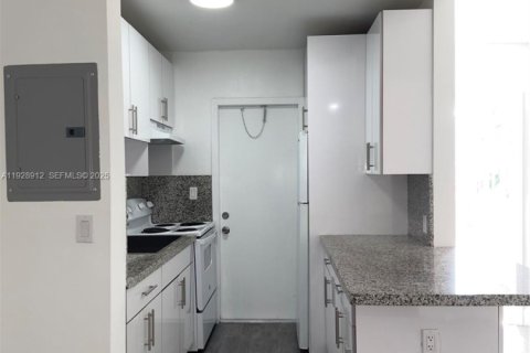 Villa ou maison à louer à Miami, Floride: 1 chambre № 1987868 - photo 4