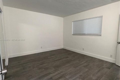 Villa ou maison à louer à Miami, Floride: 1 chambre № 1987868 - photo 8