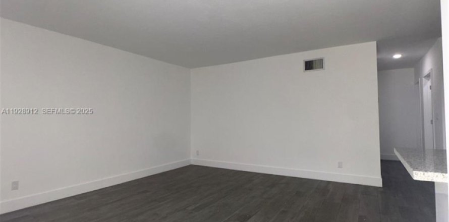 Villa ou maison à Miami, Floride 1 chambre № 1987868