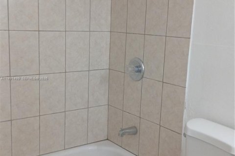 Copropriété à vendre à Lauderdale Lakes, Floride: 2 chambres, 102.19 m2 № 2052237 - photo 6