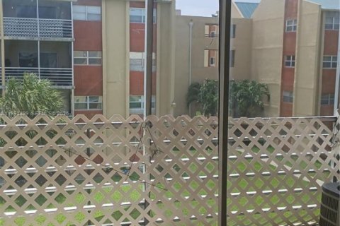 Copropriété à vendre à Lauderdale Lakes, Floride: 2 chambres, 102.19 m2 № 2052237 - photo 4